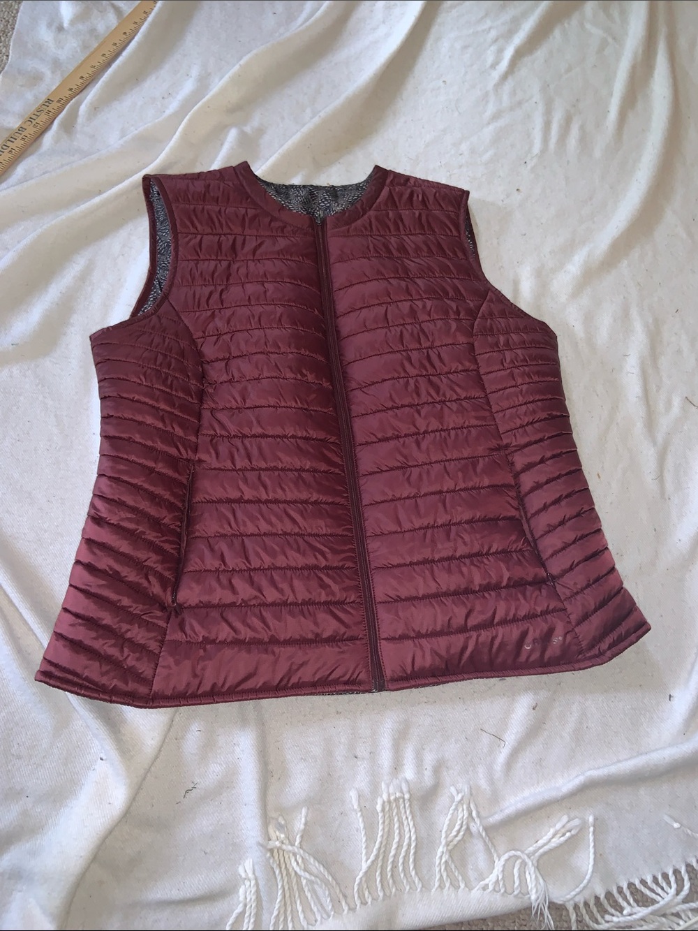 Women's Quilted Reversible puffer Vest - Burgundy gray pine cones Orvis large